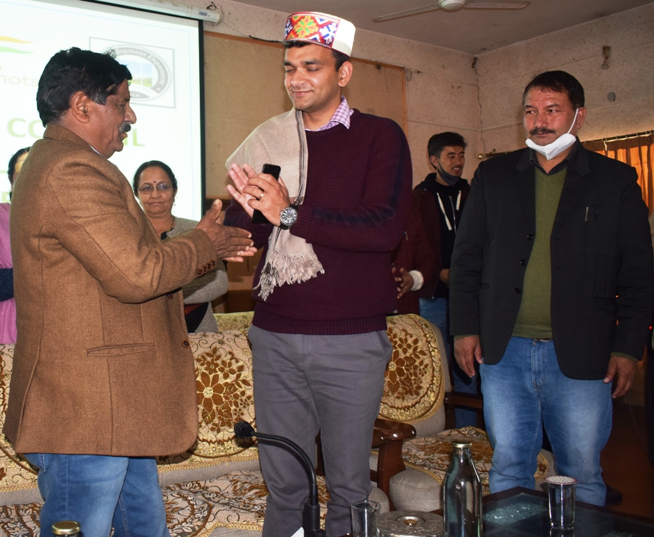 Kullu City News: कुल्लू शहर में कचरे की समस्या से निपटने के लिये महामंथन देवसदन में