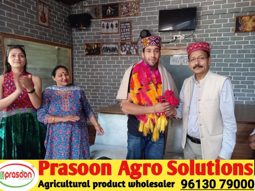 मनाली पहुंचने पर स्वर्ण पदक विजेता सक्षम का भव्य स्वागत, मनाली ब्लॉक कांग्रेस अध्यक्ष हरी शर्मा ने दी बधाई व शुभकामनाएं