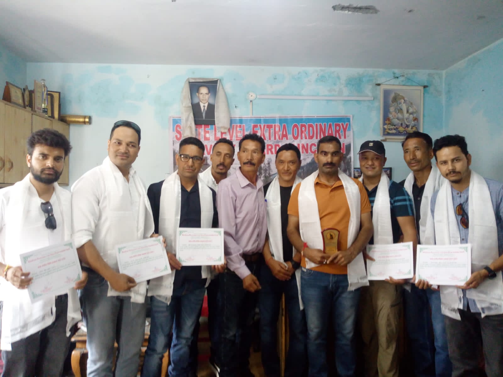 पर्वतारोही का शव रेस्क्यू करने वाली टीम को किया सम्मानित