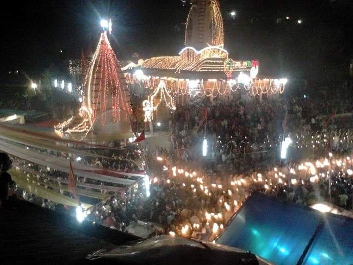 अद्भुत नजारें को देखने उमड़े हजारों लोगम,शालों के रोशनी से जगमगा उठा सारा क्षेत्र