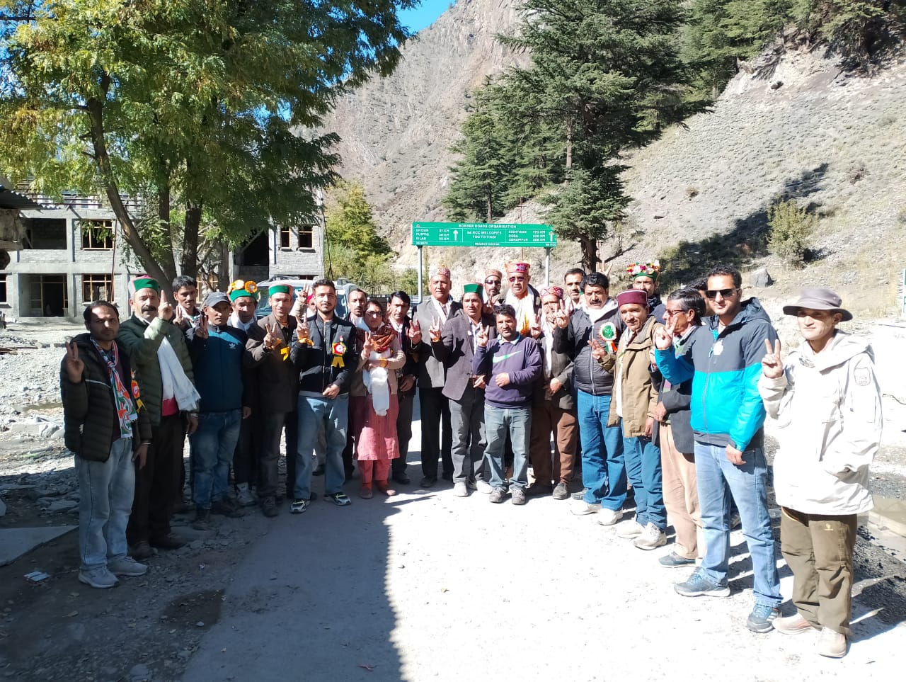 तिंदी में भाजपा को झटका, घाटी के दिग्गज नेताओं ने थामा कांग्रेस का दामन