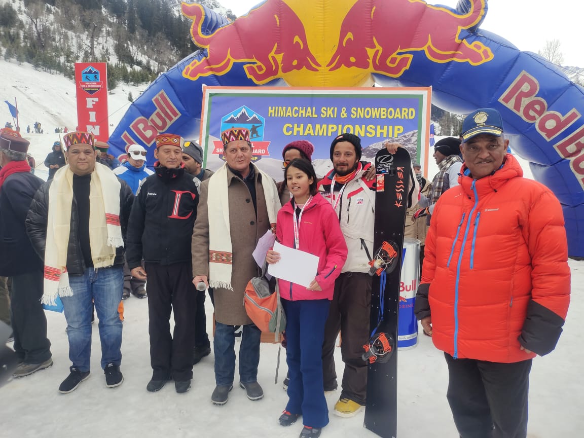 अल्पाइन ज्वाइंट स्लालम में पृथ्वी राज व शशिया ठाकुर प्रथम, संपन्न हुई तीन दिवसीय राज्य स्तरीय प्रतियोगिता, विधायक भुवनेश्वर गौड़ ने सम्मानित किए मेधावी