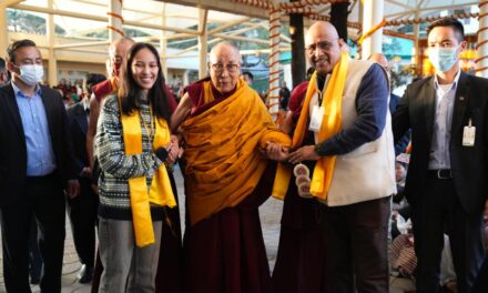 धर्मगुरु दलाई लामा ने विधायक रवि ठाकुर को दिया आशीर्वाद