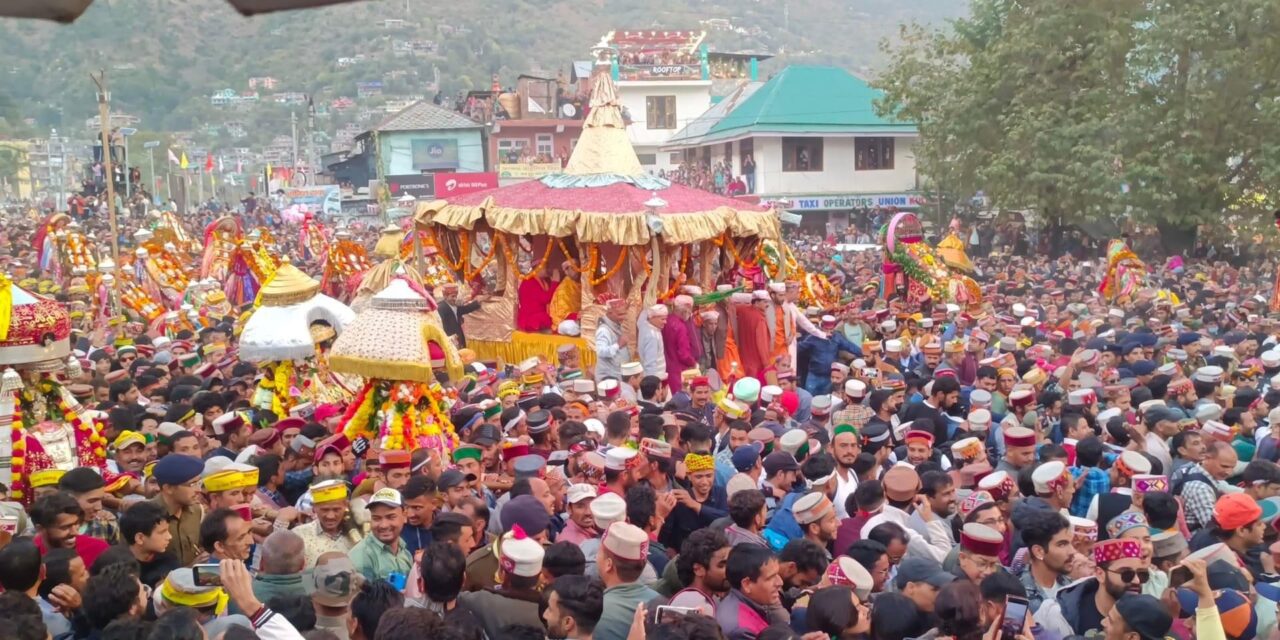 राज्यपाल ने किया अंतरराष्ट्रीय कुल्लू दशहरे का शुभारम्भ