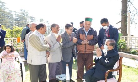 मुख्यमंत्री ने ओक ओवर में मनाई दीवाली