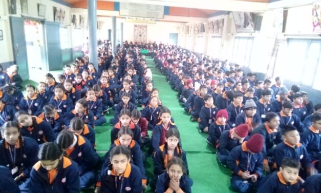 Anila Mahajan S. V. M. Manali : अनिला महाजन सरस्वती विद्या मंदिर विद्यालय मनाली में मनाया गया गीता जयंती का पर्व