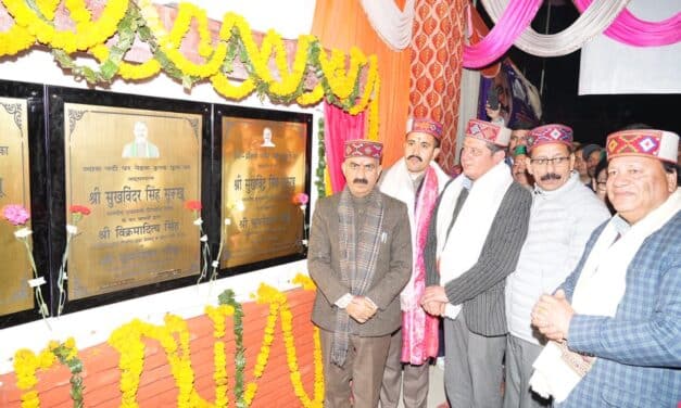 मुख्यमंत्री ने कुल्लू में 198 करोड़ रुपये लागत की 13 परियोजनाओं के लोकार्पण एवं शिलान्यास किए कहा प्रदेश सरकार पर्यटकों को हर संभव सुविधा प्रदान करने के लिए प्रतिबद्ध