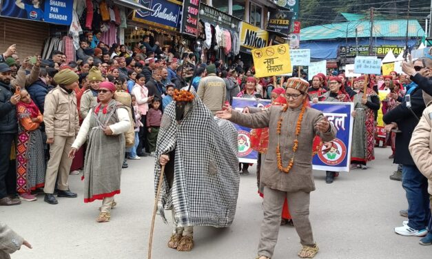 Winter Carnival Manali 2025 : रंग बिरंगी कार्निवाल परेड के साथ विंटर कार्निवाल 2025 का आगाज