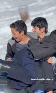 खखनाल गांव में बर्फीली स्लाइडर पर बच्चों की मस्ती, स्की और ट्यूब से जमकर की अटखेलियां